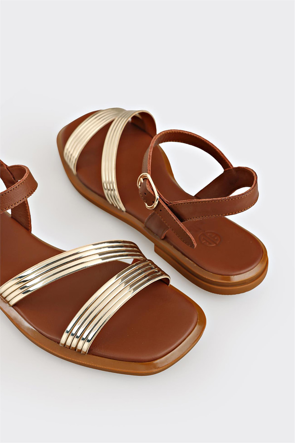 Taba toprak kadın düz sandalet, rahat kullanım için - Elle Shoes