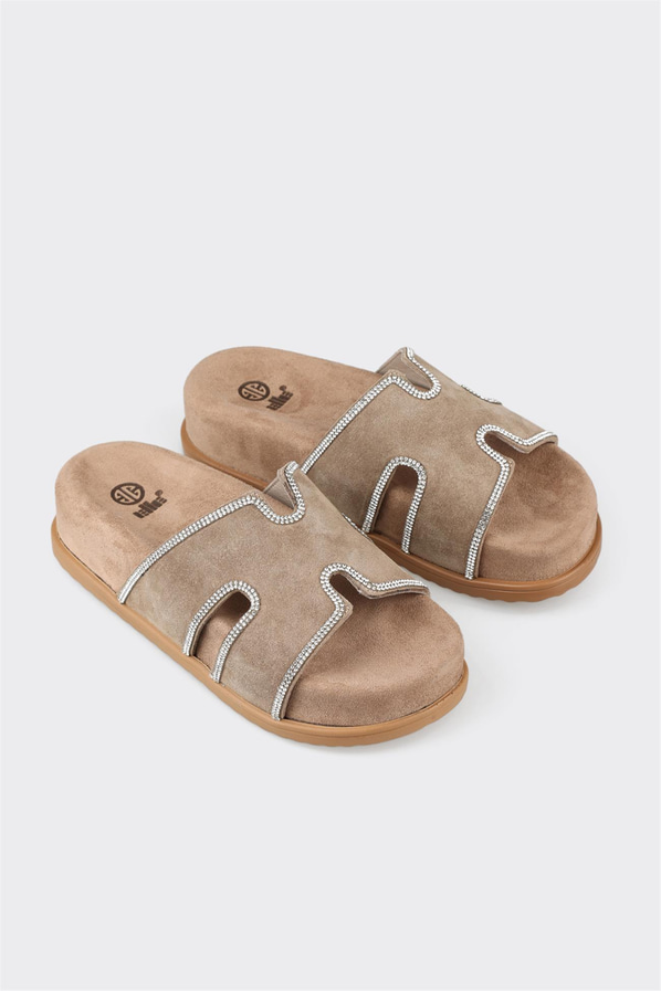 Vizon deri kalın tabanlı yumuşak dokulu kadın terlik, rahat kullanım için - Elle Shoes