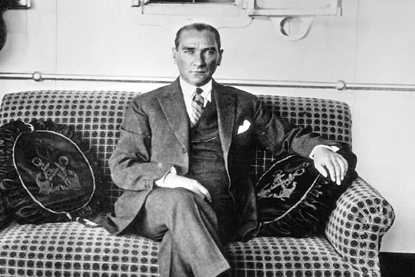 Mustafa Kemal Atatürk - Kanvas Tablo ATGE-180Atatürk TablolarıTablolife.com