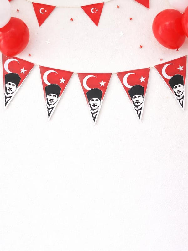 Atatürk Baskılı Üçgen Flama Bayrak  – Sınıf Okul Milli Bayram Dekoru - Milli Bayram Süsleri | Parti Adresi