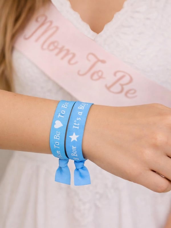 Baby Shower Bileklik Seti – Mom To Be & It's a Boy Yazılı Bileklik Mavi 5'li - Baby Shower Erkek | Parti Adresi