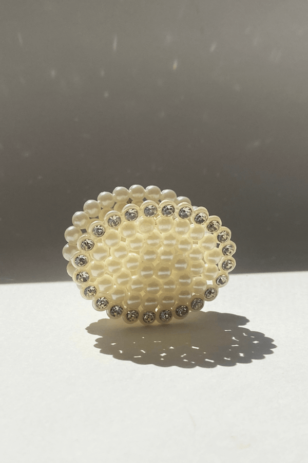 Pearl Claw Hair Clip Ellipse