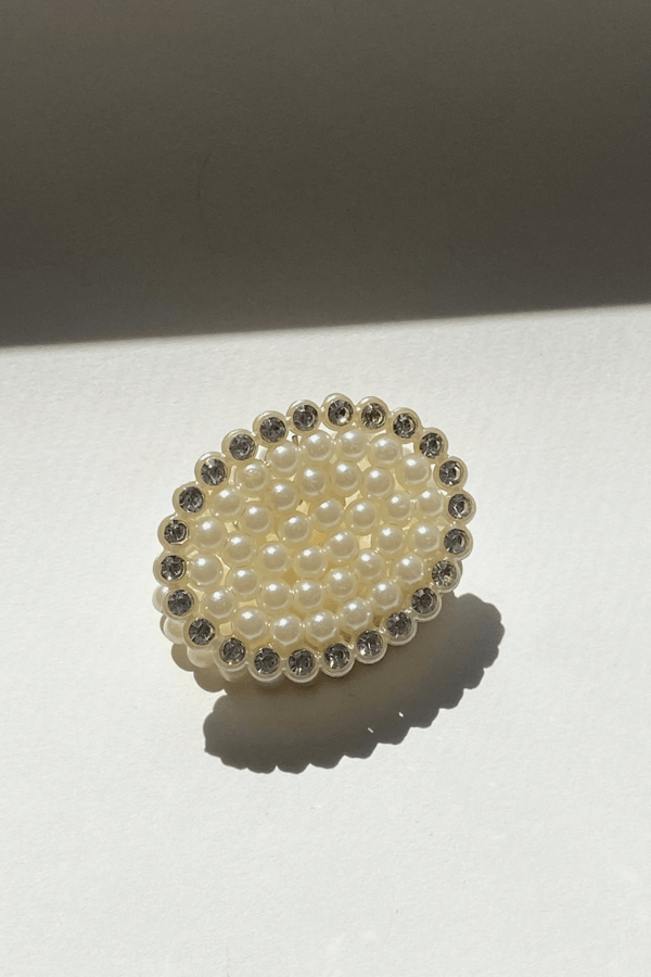 Pearl Claw Hair Clip Ellipse