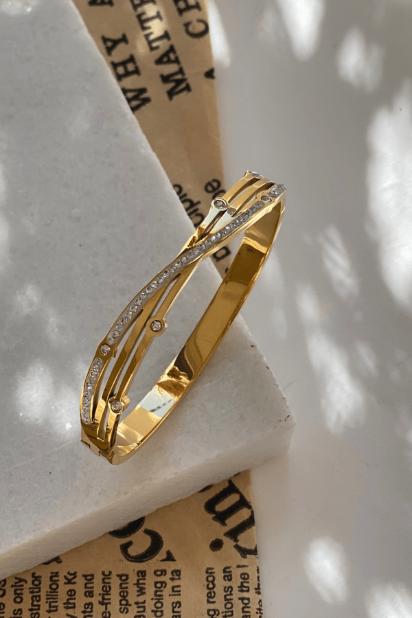 Charming Wave Crystal Hinge Gold Bangle