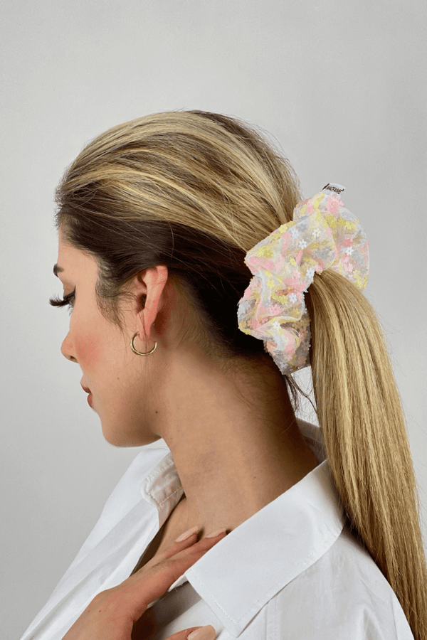 Daisy Tulle Scrunchie Pink