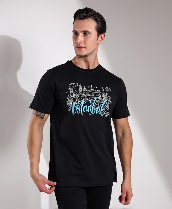 İstanbul Silüeti Baskılı Regular Kalıp T-shirt Teknobutik.com'da