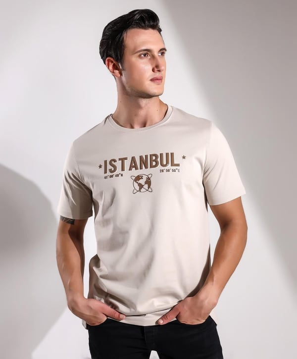 İstanbul Koordinatları Kabartma Baskılı Regular Kalıp T-shirt Teknobutik.com'da