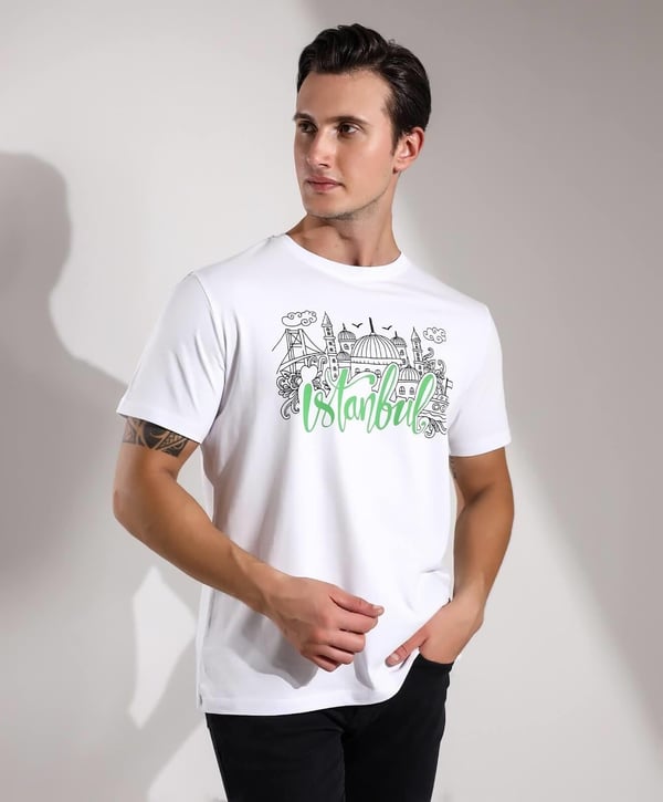 İstanbul Silüeti Baskılı Regular Kalıp T-shirt Teknobutik.com'da