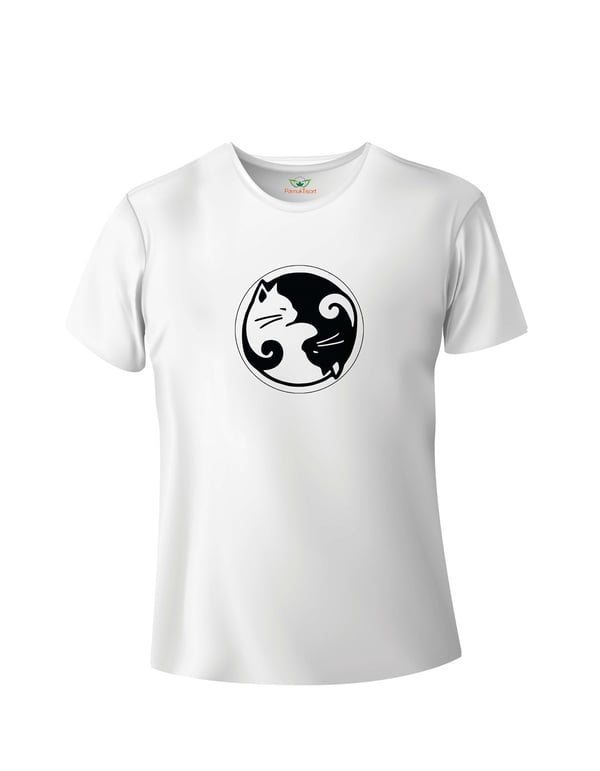 Yin Yang oluşturmuş Kedi Desenli Basic Tshirt