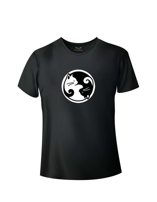 Yin Yang oluşturmuş Kedi Desenli Basic Tshirt