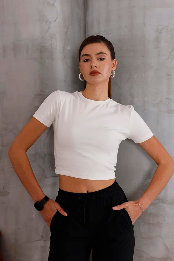 Kadın Ekru Bisiklet Yaka Crop T-shirt - 169
