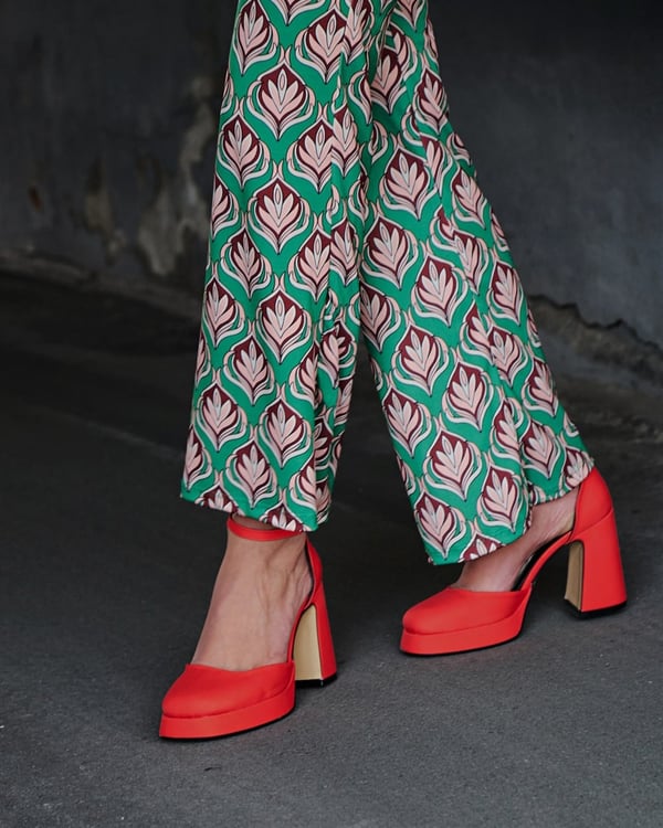 AMY KIRMIZI PLATFORM 