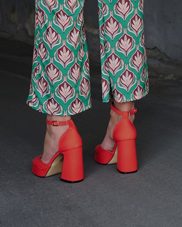 AMY KIRMIZI PLATFORM 