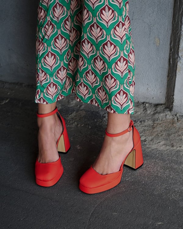 AMY KIRMIZI PLATFORM 