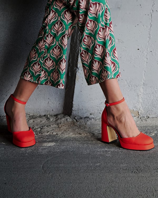 AMY KIRMIZI PLATFORM 