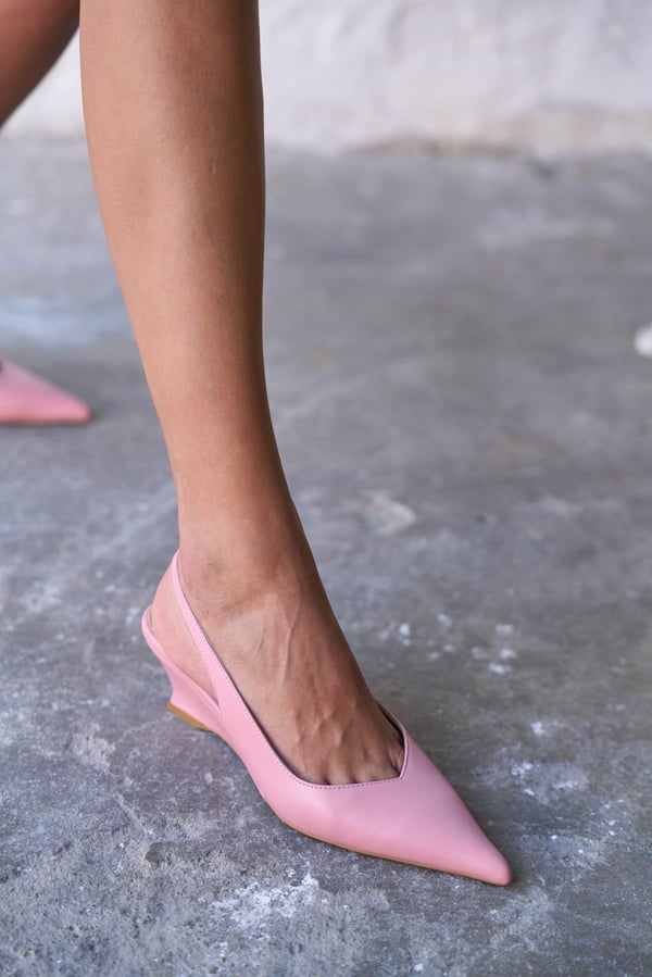 CİNEY PEMBE DERİ DOLGU TOPUKLU AYAKKABI
