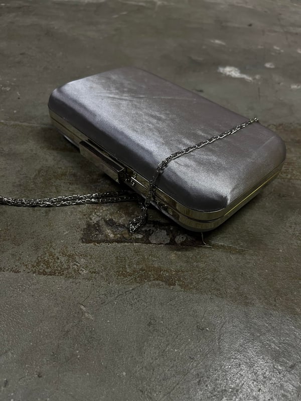 GÜMÜŞ SATEN CLUTCH ÇANTA