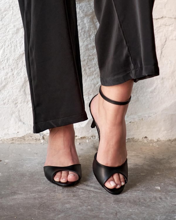 WEAR SİYAH MAT TOPUKLU AYAKKABI