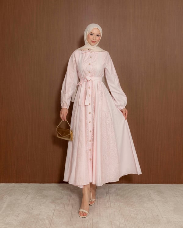 Boydan Düğmeli Dantel İşleme Pembe Elbise