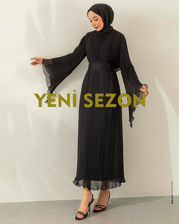 Boydan Piliseli Kemerli Siyah Şifon Elbise