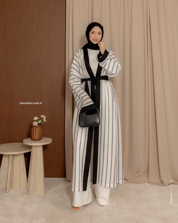 Çizgili Kuşaklı Beyaz Kimono