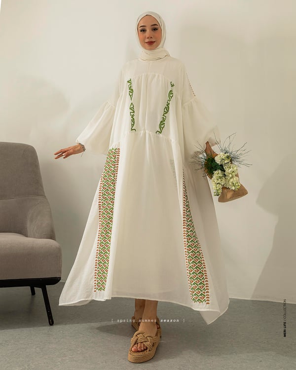 Oversize Nakış Detaylı İçlikli Ekru Elbise