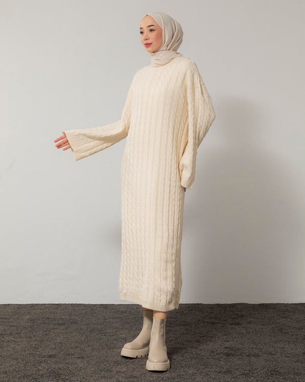 Oversize Saç Örgü Krem Triko Elbise