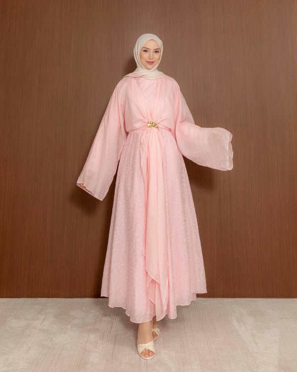 Pelerinli Pembe Elbise