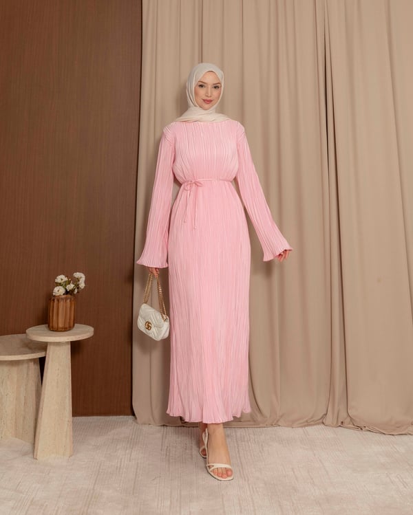 Piliseli Pembe Elbise