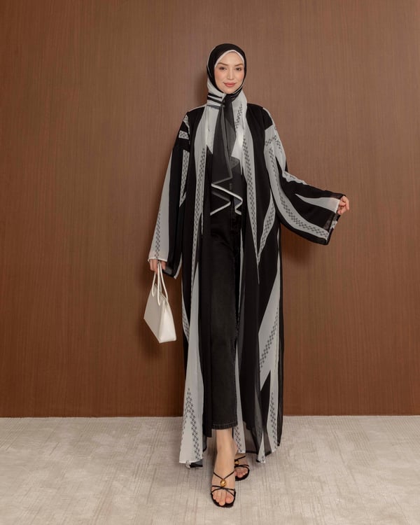 Şal Detaylı Desenli Siyah-Beyaz Abaya