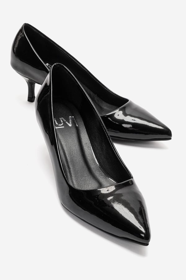 9-80126-9-SIYAH RUGANJALEN Siyah Rugan Hakiki Deri Kadın Kısa Topuklu Ayakkabı