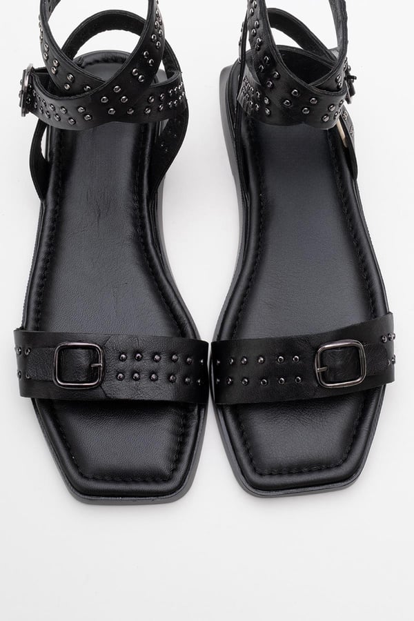 44-297-1-SIYAHCARRİL Siyah Hakiki Deri Troklu Kadın Sandalet