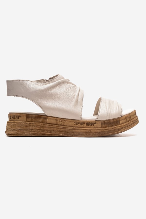 171-08-2-KREMLUNAS Krem Hakiki Deri Yandan Fermuarlı Kadın Sandalet
