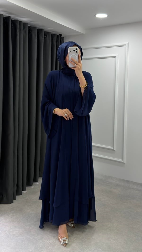 Larissa Abaya | Lacivert