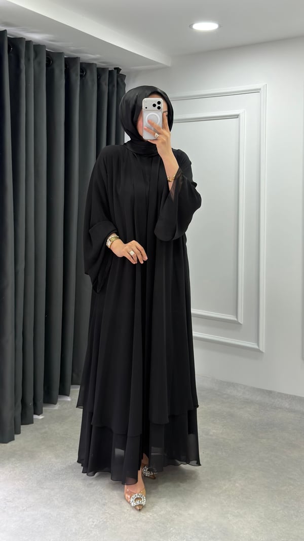 Larissa Abaya | Siyah