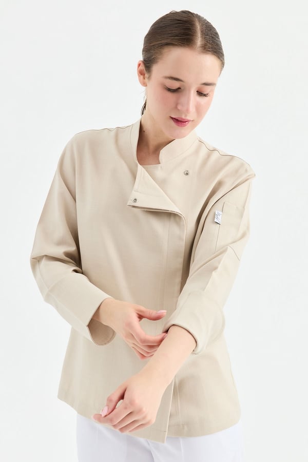 1923 Gizli Pat Kadın Şef Ceketi Bej - Keten Dokulu Esnek Mutfak Kıyafeti - MyChef Uniforms