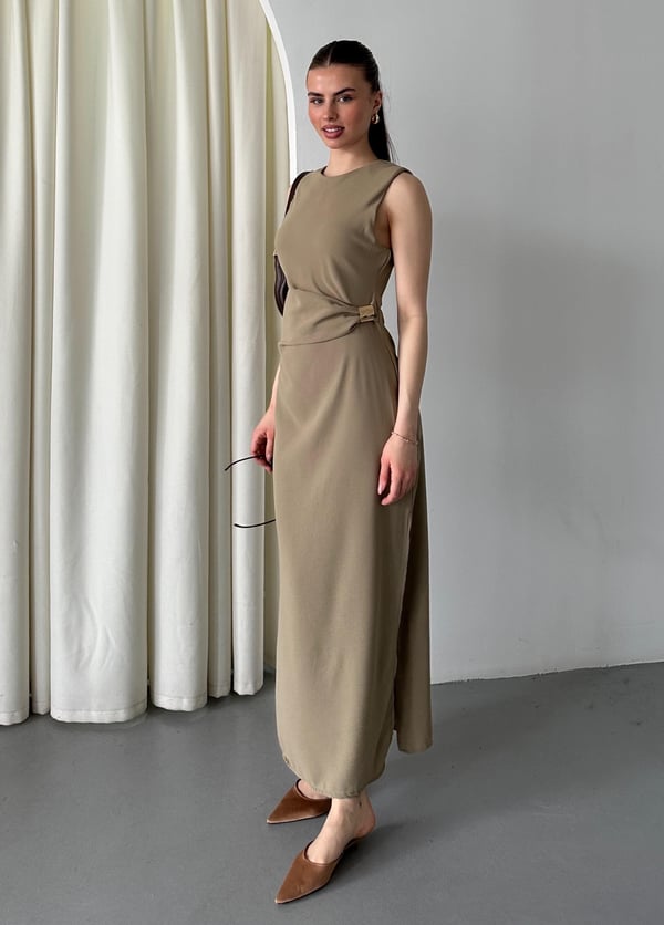 Koyu Vizon Gold Tokalı Elbise