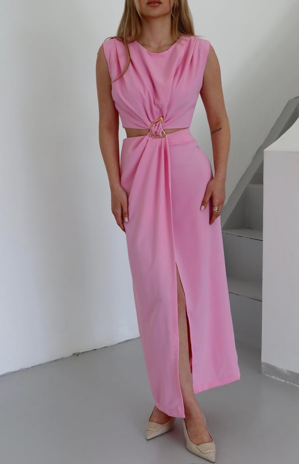 Pembe Önden Tokalı Yan Dekolteli Elbise