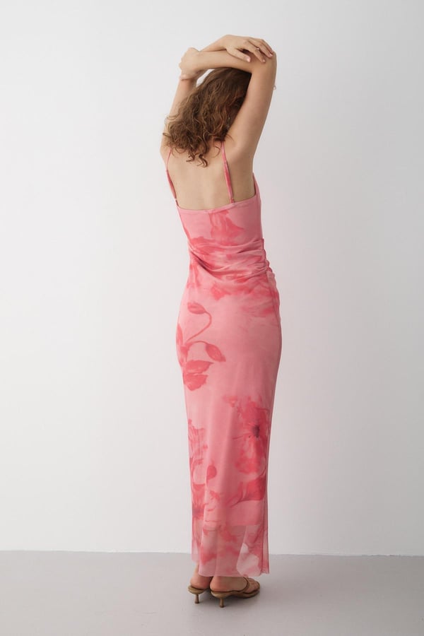 Pembe Yan Drapeli Çiçek Desenli Elbise