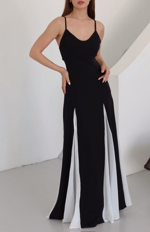 Siyah Beyaz Ayarlanabilir Askılı Uzun Elbise