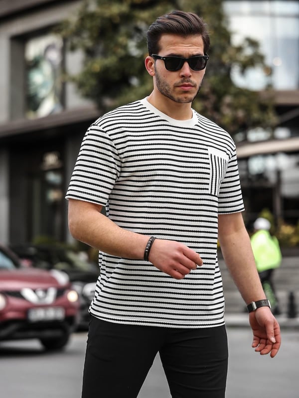 Bisiklet Yaka Tek Cepli Çizgili T-Shirt - Siyah
