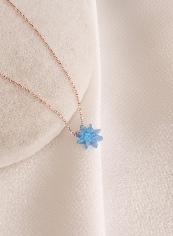 925 AYAR GÜMÜŞ OPAL TAŞLI GÜNEŞ ŞEKLİNDE KOLYE