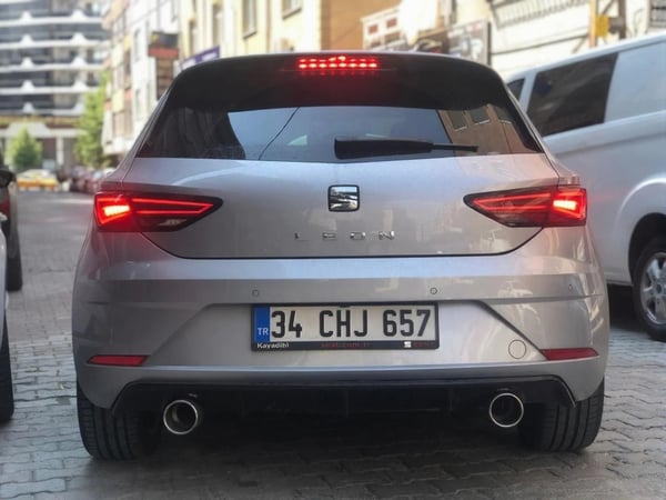 SEAT LEON MK3 2017-2020 TEKLİ SAĞ SOL ÇIKIŞ DİFÜZÖR