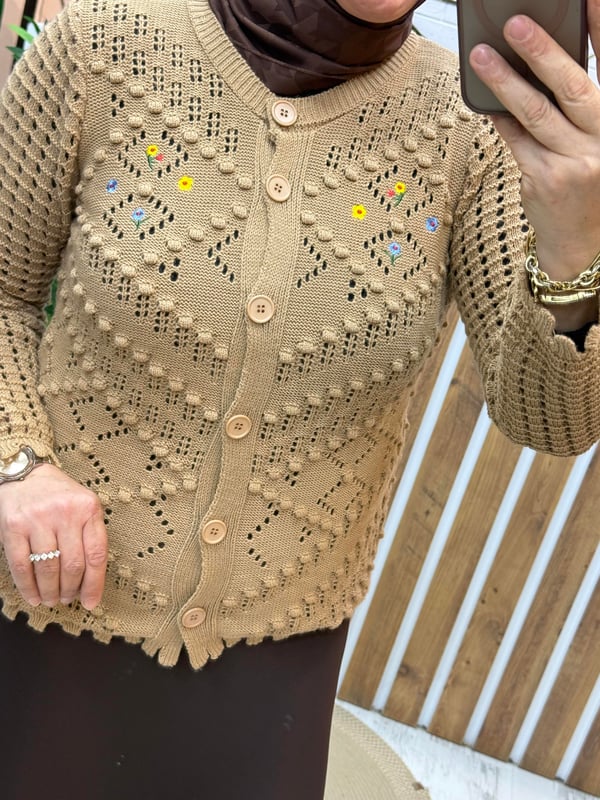 ETEK ÜSTÜ İŞLEMELİ HIRKA