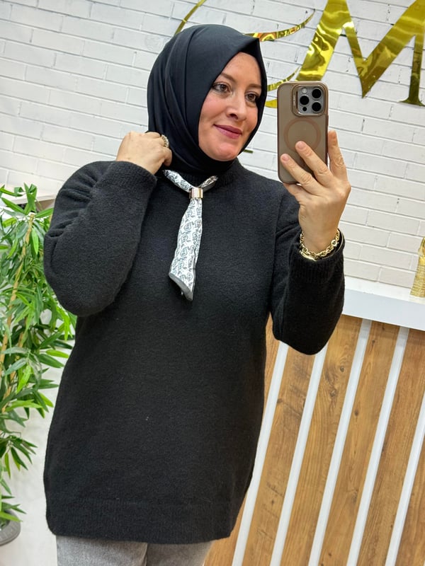 FULARLI YUMOŞ KAZAK