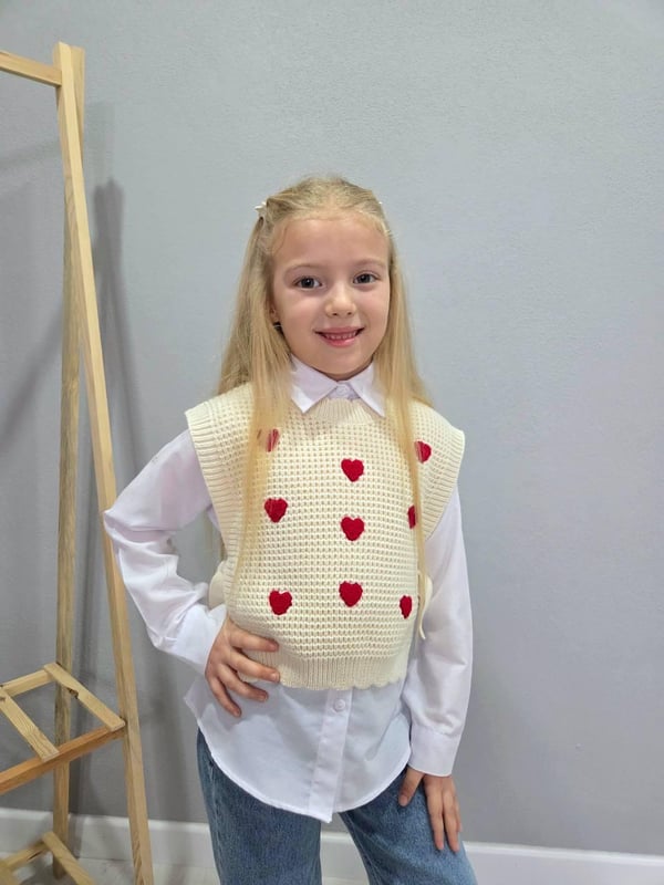 1032-4 Kalp Nakışlı Yelekli Triko Kız Çocuk 3 Lü Takım-KREM