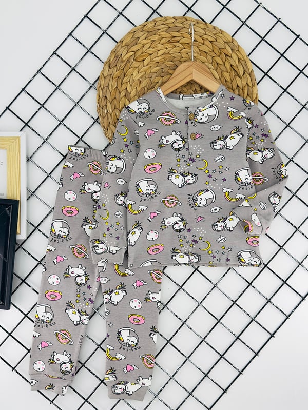 2455 Gökkuşağı Yıldız Baskılı Kız Çocuk Penye Pijama Takım-KOYU GRİ
