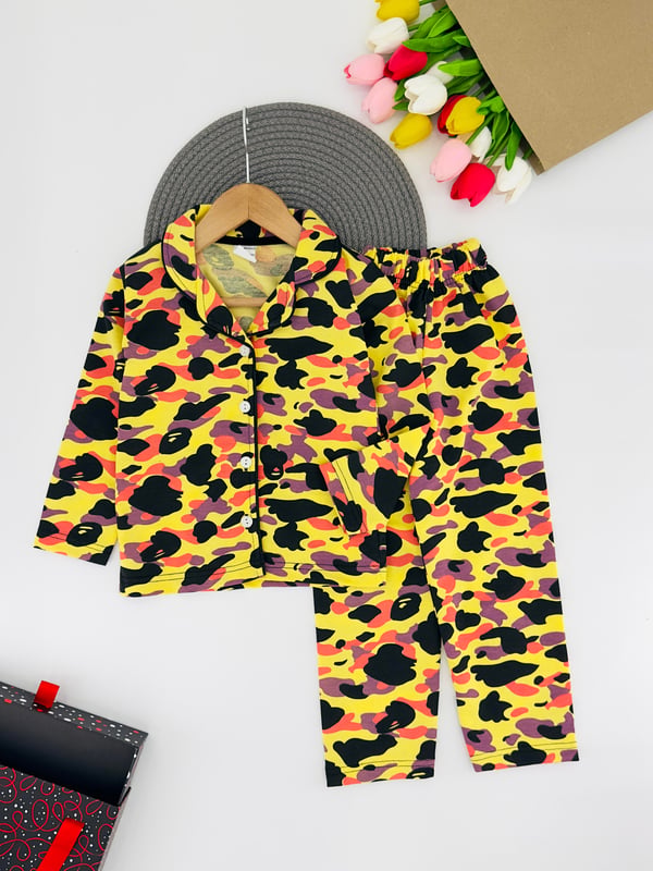 3333-3 Batik Desen Baskılı Yakalı Düğmeli Kız Çocuk Penye Pijama Takım-SARI