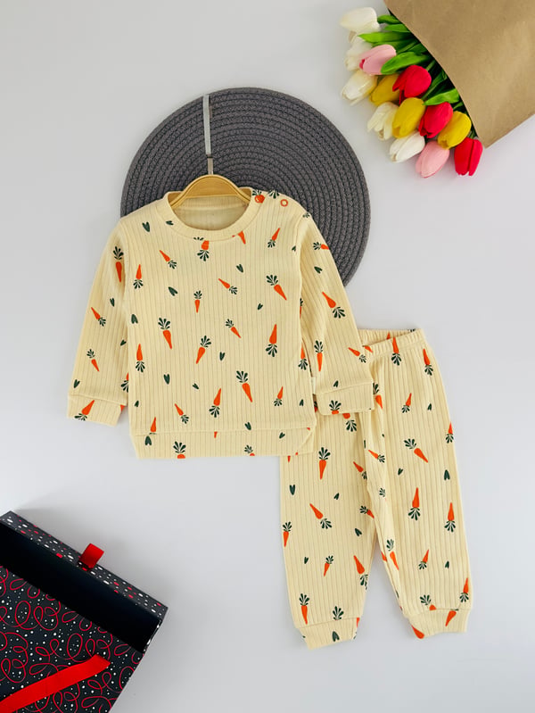 3510 Havuç Kalp Baskılı Kız Çocuk Pijama Takımı-BEJ