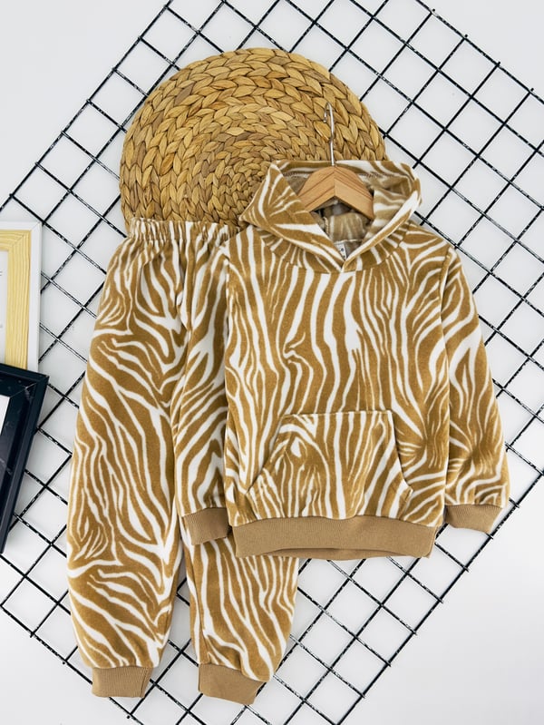 4200 Zebra Desenli Kapşonlu Kız Çocuk Polar Pijama Takımı-BEJ